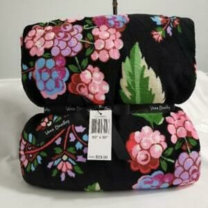 NWT VERA BRADLEY WINTERBERRY BLANKET
